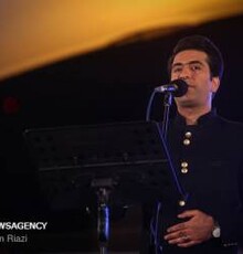 محمد معتمدی در تالار ستارگان می‌خواند
