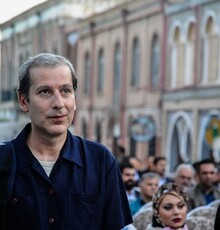 انتقاد رامین ناصرنصیر از شوخی‌های خجالت‌آور روی صحنه تئاتر