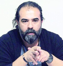 نگارش فیلمنامه «بی همگان» به قسمت ۱۵ رسید