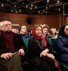 مسوولان فرهنگی مملکت اگر یک کتاب ممنوع است اقلاً به عهد خود وفادار باشند و جلوی جعل و پخش آن را هم بگیرند
