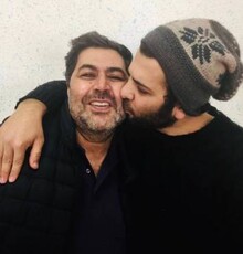 عکس | بوسه کارگردان بر گونه فرهاد اصلانی