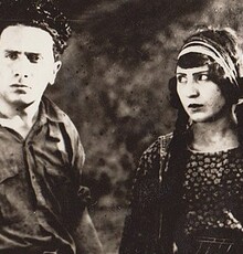 سالروز نمایش فیلم «دختر لر» در تهران