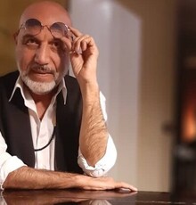 مردی که در جستجوی صدای کروناست