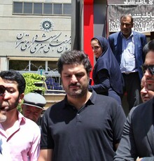 تجمع در برابر سازمان فرهنگی هنری