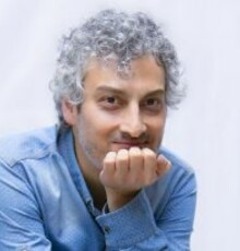فیلم/ اعتراض به استفاده غیراخلاقی از تصویر محمدرضا گلزار برای تبلیغ