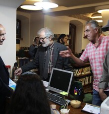 کتاب مجموعه نقدهای خسرو دهقان با عنوان «نسیه و نقد» رونمایی شد