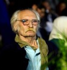 چرا حضور محمود دولت آبادی در مراسم مختلف اغلب خبرسازتر از سلبریتی های موسیقی و سینما می شود؟