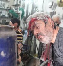 «زخمه بر فولاد» به شبکه مستند رسید / پرتره هنرمند تمام عیار قلم زنی روی فولاد