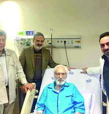 مدیر شبکه ۲ سیما به عیادت جمشید مشایخی رفت