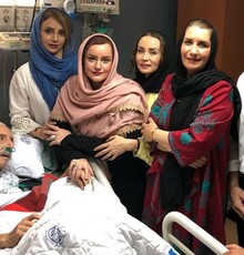 انتقاد پسر جمشید مشایخی از انتشار عکس‌های یادگاری بازیگران با پدرش در بیمارستان