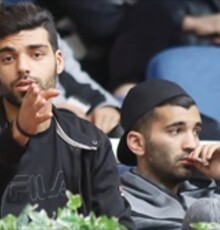 مهدی طارمی و محسن مسلمان به تماشای «کارگر ساده نیازمندیم» می‌نشینند