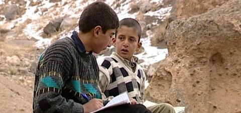 نمایش و نقد «یک ایستگاه جلوتر»