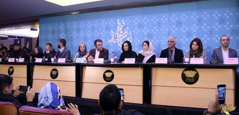 تصویری نامعقول و بی منطق از ظلم جامعه مرد سالار به زنی که تنها قصد کمک کردن دارد!