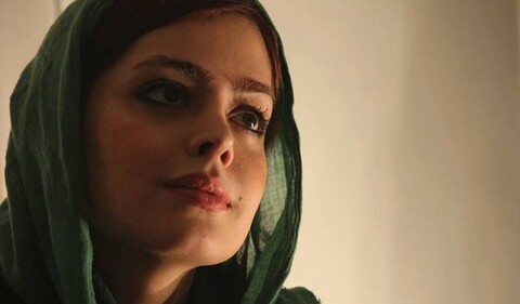 ساناز بیان «آبی مایل به صورتی» را به پالیز می‌ برد