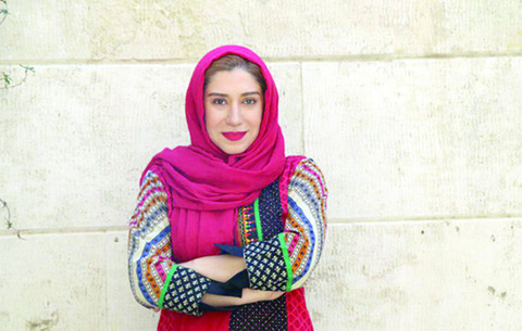 نسیم ادبی به نمایش «شیروانی داغ» پیوست