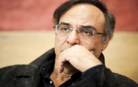 شوخی‌های جنسی، رقص و آواز دلیل فروش تئاتر شده است