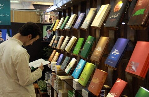 هنوز هیچکس نیستم، گونه‌ ایرانی «مسخ»