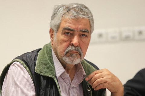 انتقاد محمود عزیزی از «پُزهای سیاسی» در تئاتر «نصر»