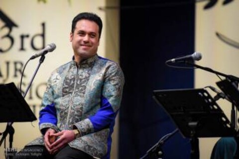 کیوان ساکت گروه «وزیری» را همراهی می‌کند