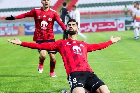 استقلال روی دست پرسپولیس بلند شد؟ مذاکره با ایجنت رضا اسدی