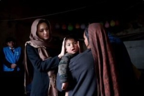 آنجلینا جولی از نحوه خروج آمریکا از افغانستان ابراز شرمساری کرد