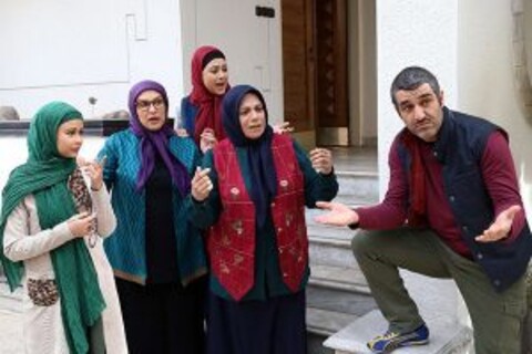 بازیگر «دیوار به دیوار»: تلویزیون به سراغ قدیمی‌ها برود که سال‌هاست کار نکرده‌اند