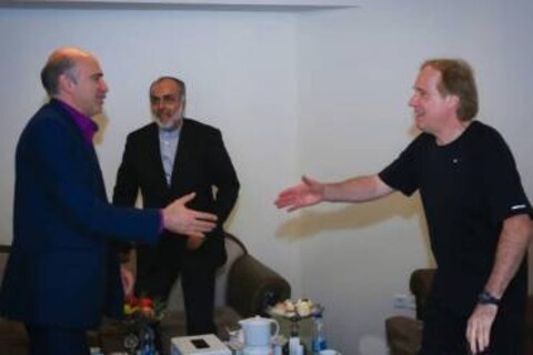 مدیر کل دفتر موسیقی به تماشای کنسرت ریچارد کلایدرمن نشست
