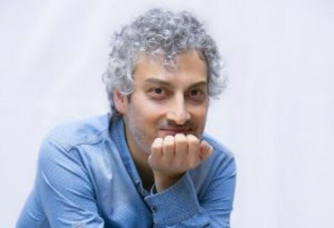 فیلم/ اعتراض به استفاده غیراخلاقی از تصویر محمدرضا گلزار برای تبلیغ