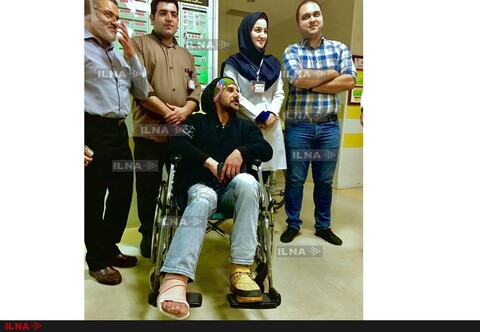 آسیب‌دیدگی امین حیایی سر صحنه «درخونگاه»/ عکس