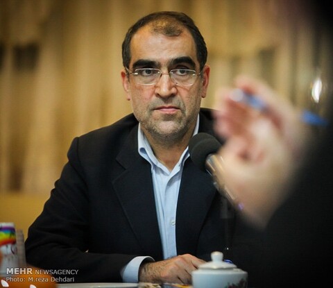انتقاد وزیر بهداشت از استعمال سیگار توسط شخصیت ها در فیلم های فجر/ دیدن «ماجرای نیمروز» را توصیه می کنم