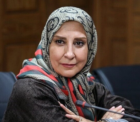 اصولا کار درستی نیست که سلبریتی‌ها درمورد همه موارد در صفحه شخصی شان اظهار نظر می‌کنند