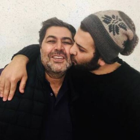 عکس | بوسه کارگردان بر گونه فرهاد اصلانی
