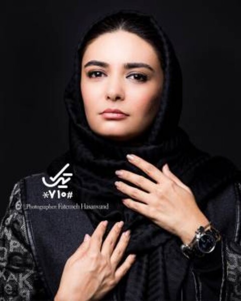 لیندا کیانی جدی و آرام | عکس