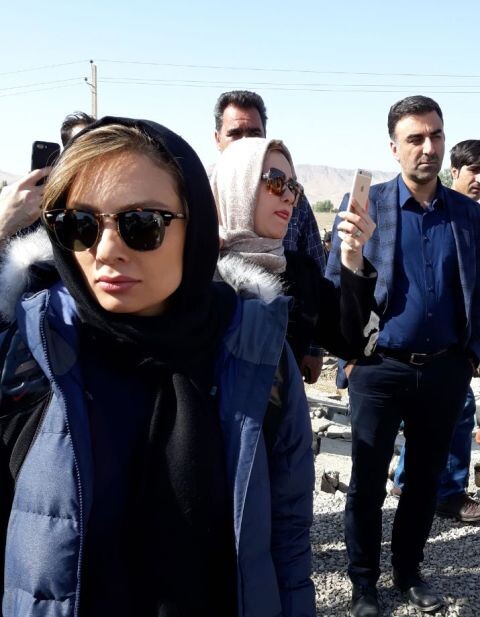 در حال حاضر عدم اعتماد برای کمک رسانی از سوی دستگاه‌های دولتی به زلزله زدگان در فضای مجازی ایجاد شده