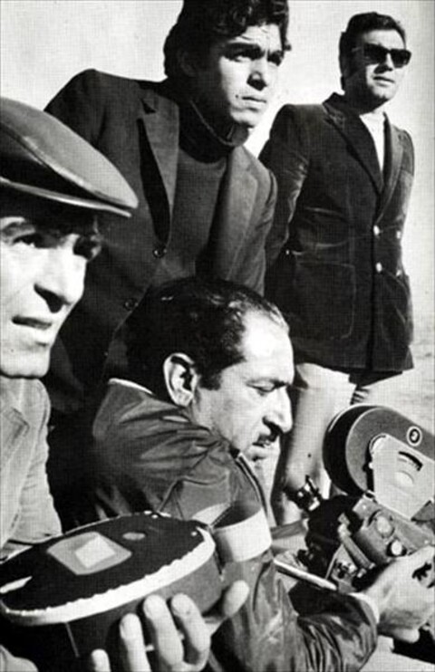 کی دسته گل به آب داده؟  